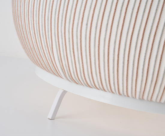 MOPOCE Pleat Round Table Lamp — knitted shade detail