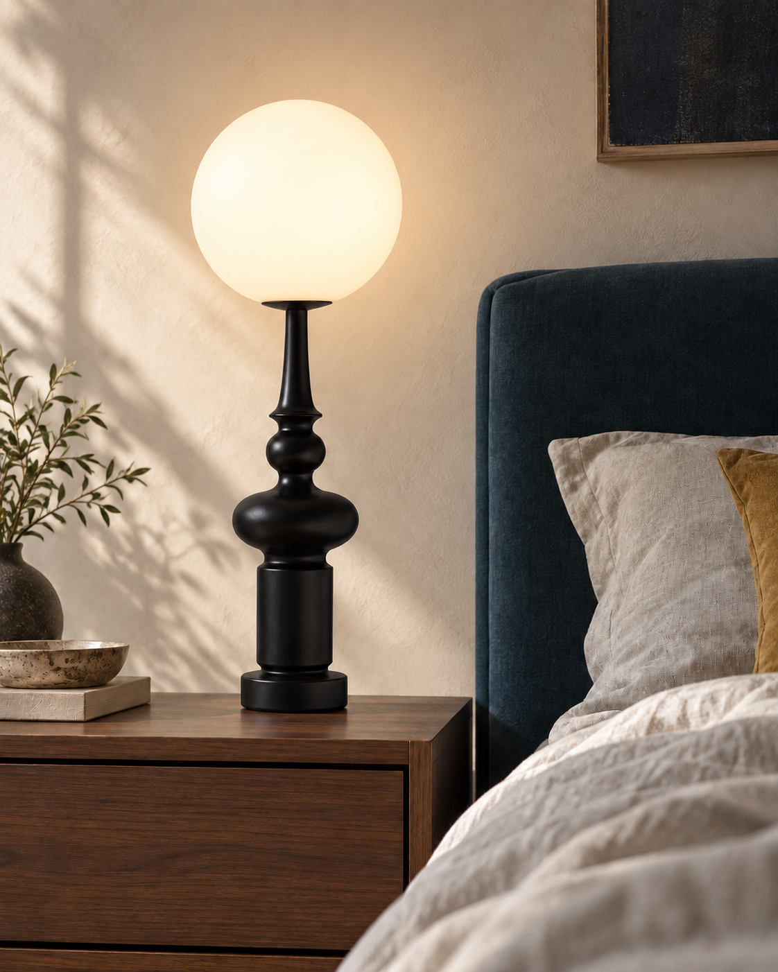 Palasa Sculptural Resin Table Lamp